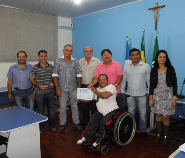 CIDADÃO DE LIDIANOPOlIS  É HOMENAGEADO EM SESSÃO PLENÁRIA RECEBENDO  MOÇÃO DE APLAUSOS DO PODER LEGISLATIVO